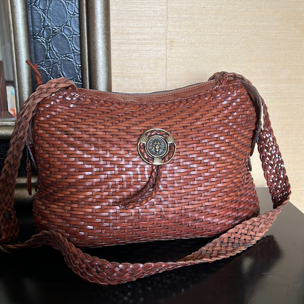 Weaved hobo crossbody bag